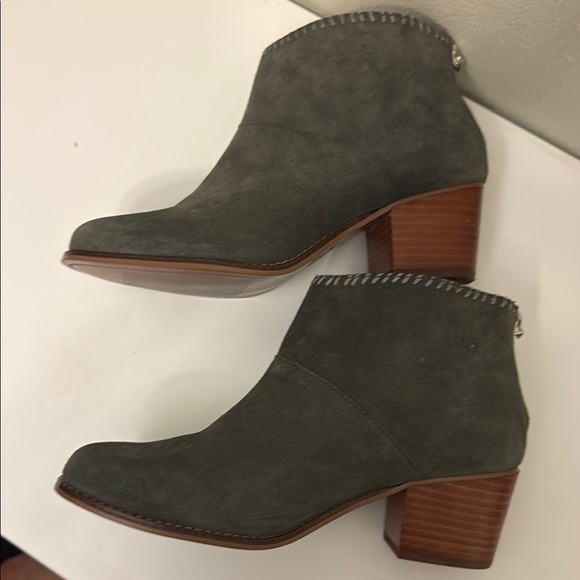 Toms Leila Gray Ankle Boots with Stacked Heel - Picture 6 of 9